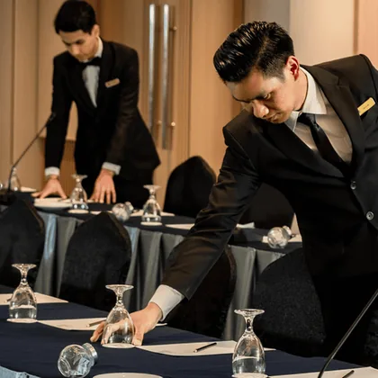 Hotel conference supported by managed event internet